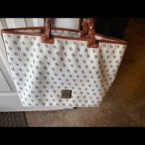 Dooney&bourke tote bag